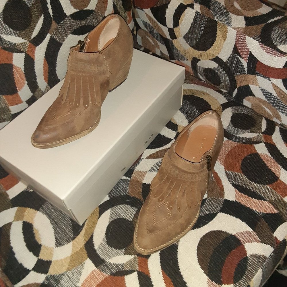 womans boots size 7